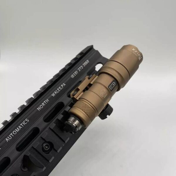 Lanterna Tática Surefire Mod. M300  c/ acionador Remoto - Imagem 2