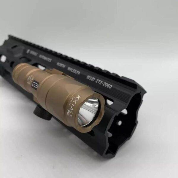 Lanterna Tática Surefire Mod. M300  c/ acionador Remoto - Imagem 3